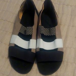 Sesto Meucci Suede Open-toe Sandal Women's Size 13 Tan & Black